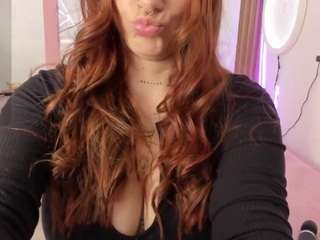 curvy-samantta