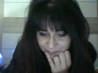 Je suis petite brune  avec des formes aux yeux bleues, je suis attirante, pulpeuse et sexy. N’hésitez pas à prendre rendez-vous avec moi par message si je suis en hors ligne je me ferai un plaisir de vous répondre et de passer un moment coquin en privé ou en vip