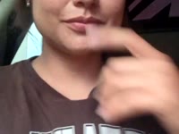 Me encantan las personas consideradas, las palabras amables y las miradas que lo dicen todo. Aprecio la conexión genuina, la dulzura con un toque de picardía y a quienes disfrutan cada momento.