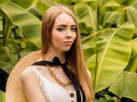 camwhore fingering pussy JettieMecca