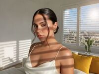 cam strip tease KiaraVictoria