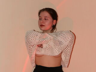 camgirl playing with vibrator KyllieVoss