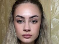 naughty camgirl fingering shaved pussy MellieSchultze