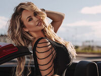 topless webcam girl LolaSwanson