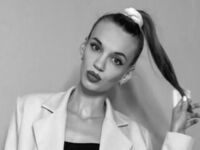 girl fingering shaved pussy AlexaSunchez