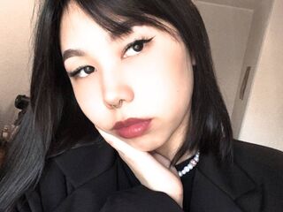 camgirl playing with sextoy AraCroyle