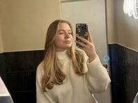 camwhore spreading pussy AryaThomas