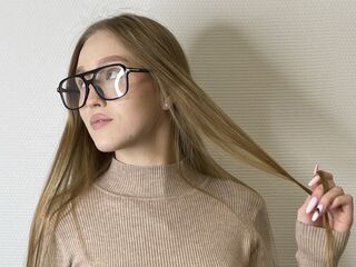 naughty camgirl fingering shaved pussy BertaAnnarummo