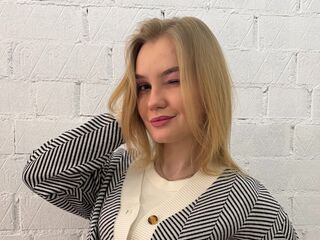 naughty cam girl masturbating with dildo CamillaCapoccia