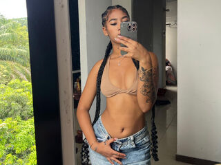 naked girl with live cam masturbating CarolineCartson