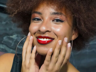 cam girl playing with sextoy CemileTemplaz