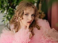 webcam babe chatroom ChloeMillis