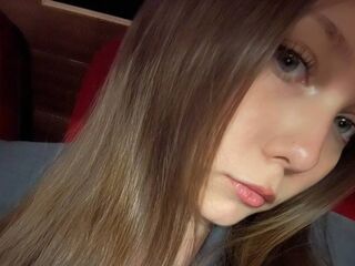 camgirl masturbating with vibrator CleliaGuynup