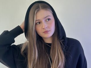 girl showing tits DainaFranklin