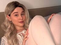 naked cam girl masturbating with vibrator DeluaMoon