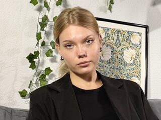 cam girl fingering DonellaAndra