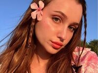 camgirl playing with vibrator ElisaHeathe