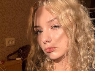 cam girl masturbating with vibrator EliseHulvey