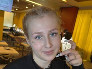 adult cam chat EmelinaKrider