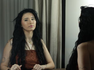 topless webcamgirl FleurDivine