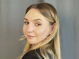 naked girl with webcam masturbating with sextoy FloraBrenden