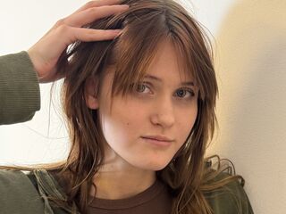 topless camgirl IsidraKolby
