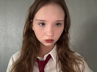 naughty cam girl fingering shaved pussy LaritaLudemann