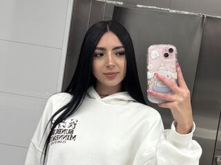 naked girl with webcam masturbating with vibrator LauraMeeth