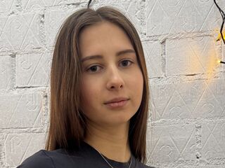 camgirl playing with sextoy LaurynTinkle