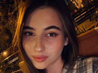 camwhore fingering pussy LeiaFrost