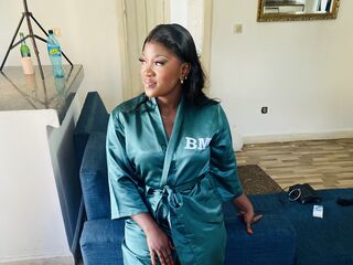 camgirl masturbating with vibrator LisaNitti