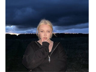 camwhore shaving pussy LitaBloom