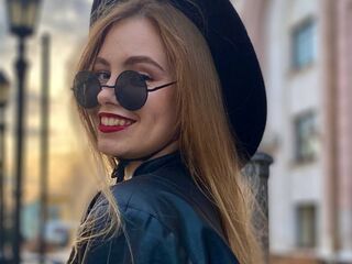 camgirl chatroom MaiaOshman