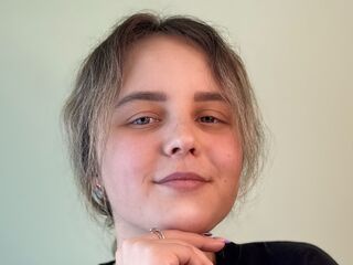 nude cam girl photo MichaeleBendall