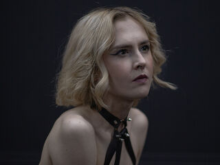 cam girl showing tits MilaVeyra