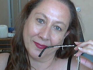 free nude live show MyriamLevieux