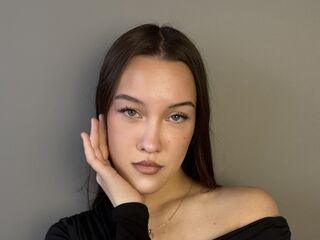 topless webcamgirl RosannShrier