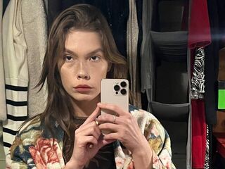 camgirl showing tits RubyRedkis