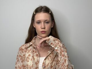 camgirl playing with vibrator RuthanPirkl