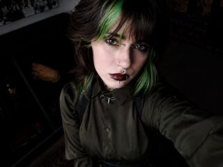 naughty camwhore ShadowBelle
