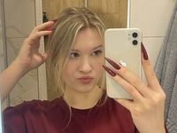 cam girl playing with sextoy SkyeDavi