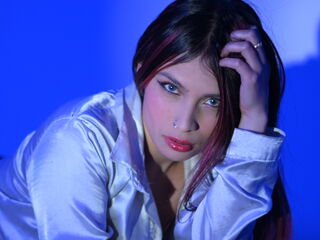 naughty cam girl fingering shaved pussy TiffanySuarez